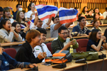 บรรยากาศ เพื่อนๆ มมส เชียร์น้ำตาล ประกวดมิสยูนิเวิร์ส
