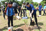 ชาว มมส ร่วมใจปลูกต้นไม้ในวันต้นไม้ประจำปีของชาติ 2560 