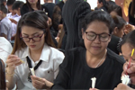 นิสิต บุคลากร ม.มหาสารคาม ร่วมประดิษฐ์ดอกไม้จันทน์ ถวายในหลวง (รัชกาลที่ 9)