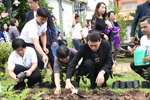 คณะมนุษยศาสตร์และสังคมศาสตร์ มมส ปลูกต้นดาวเรืองถวายในหลวงรัชกาลที่ ๙