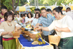 มหาวิทยาลัยมหาสารคาม จัดพิธีทำบุญตักบาตรพระสงฆ์ เนื่องในวันสงกรานต์ เพื่อความเป็นศิริมงคล
