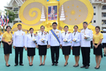ชาว มมส ร่วมพิธีถวายราชสักการะหน้าพระบรมฉายาลักษณ์พระบาทสมเด็จพระเจ้าอยู่หัว เนื่องในพระราชพิธีบรมราชาภิเษก