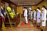 มมส วางพวงมาลาน้อมรำลึกฯ ในหลวง ร.9 เนื่องในวันคล้ายวันสวรรคต 13 ตุลาคม