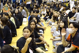 บรรยากาศ พี่พาน้องร้องเพลงมาร์ชมหาวิทยาลัย ต้อมผึ้งสู่แดนอีสาน ถิ่นฐานโรจนากร รุ่นภุมริน 13