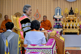 ข่าวในพระราชสำนัก : สมเด็จพระกนิษฐาธิราชเจ้า กรมสมเด็จพระเทพรัตนราชสุดา ฯ สยามบรมราชกุมารี เสด็จพระราชดำเนินแทนพระองค์ พระราชทานปริญญาบัตรแก่ผู้สำเร็จการศึกษา จากมหาวิทยาลัยมหาสารคามประจำปีการศึกษา 2566 เป็นวันที่สอง : สำนักข่าวไทย (16 พ.ค. 68)